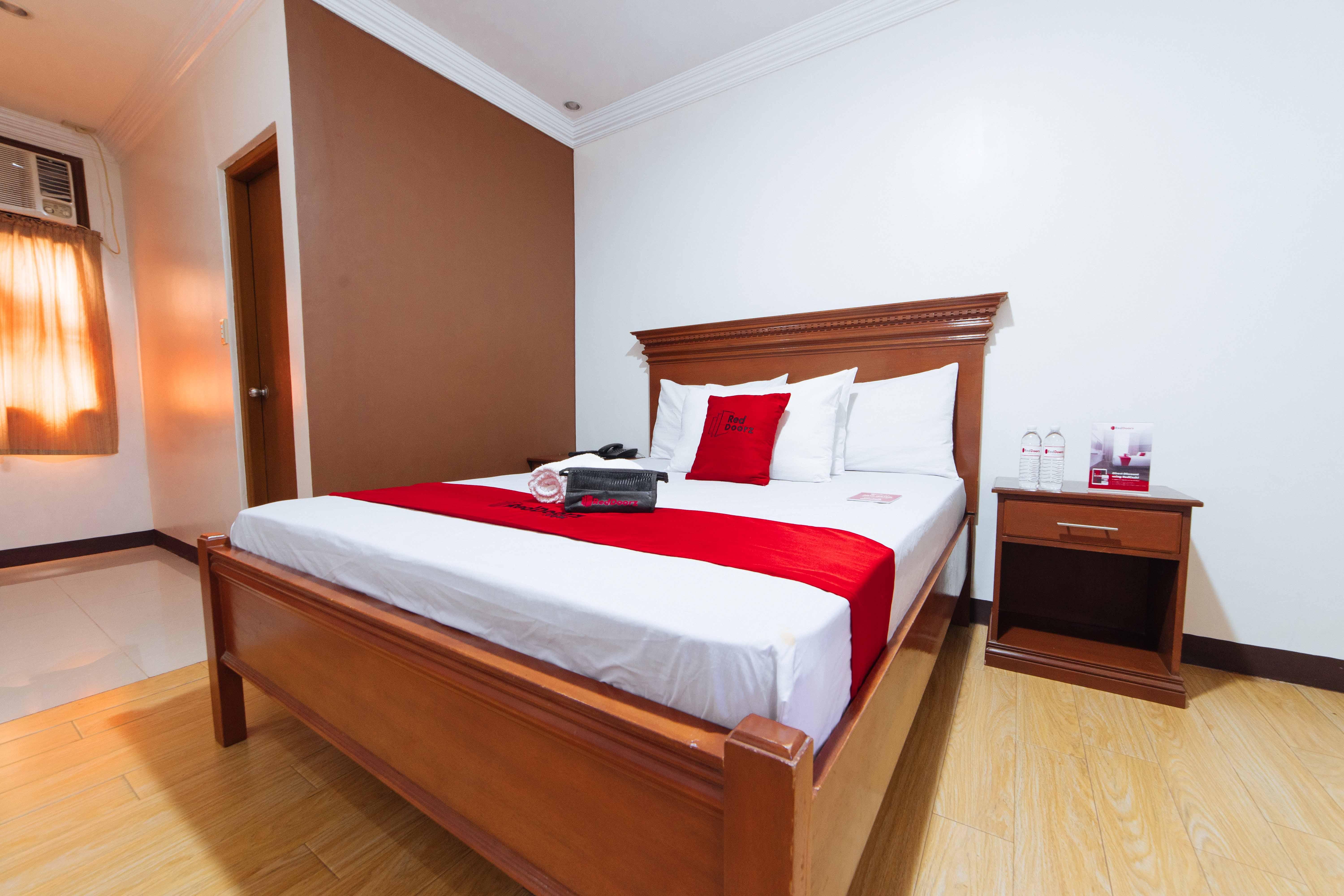 Reddoorz Plus @ Starhomes Olivianville Tarlac City Eksteriør billede