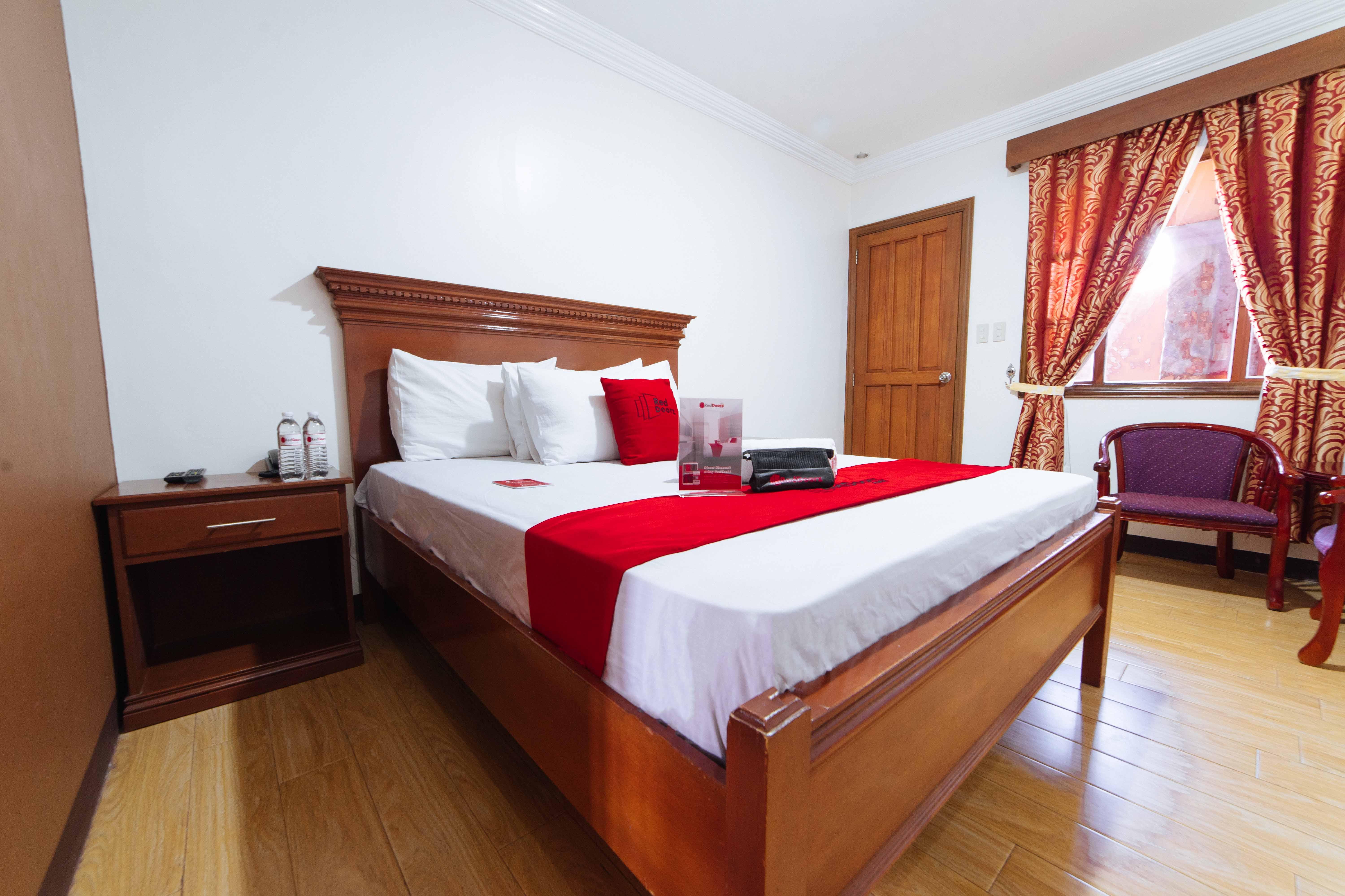 Reddoorz Plus @ Starhomes Olivianville Tarlac City Eksteriør billede