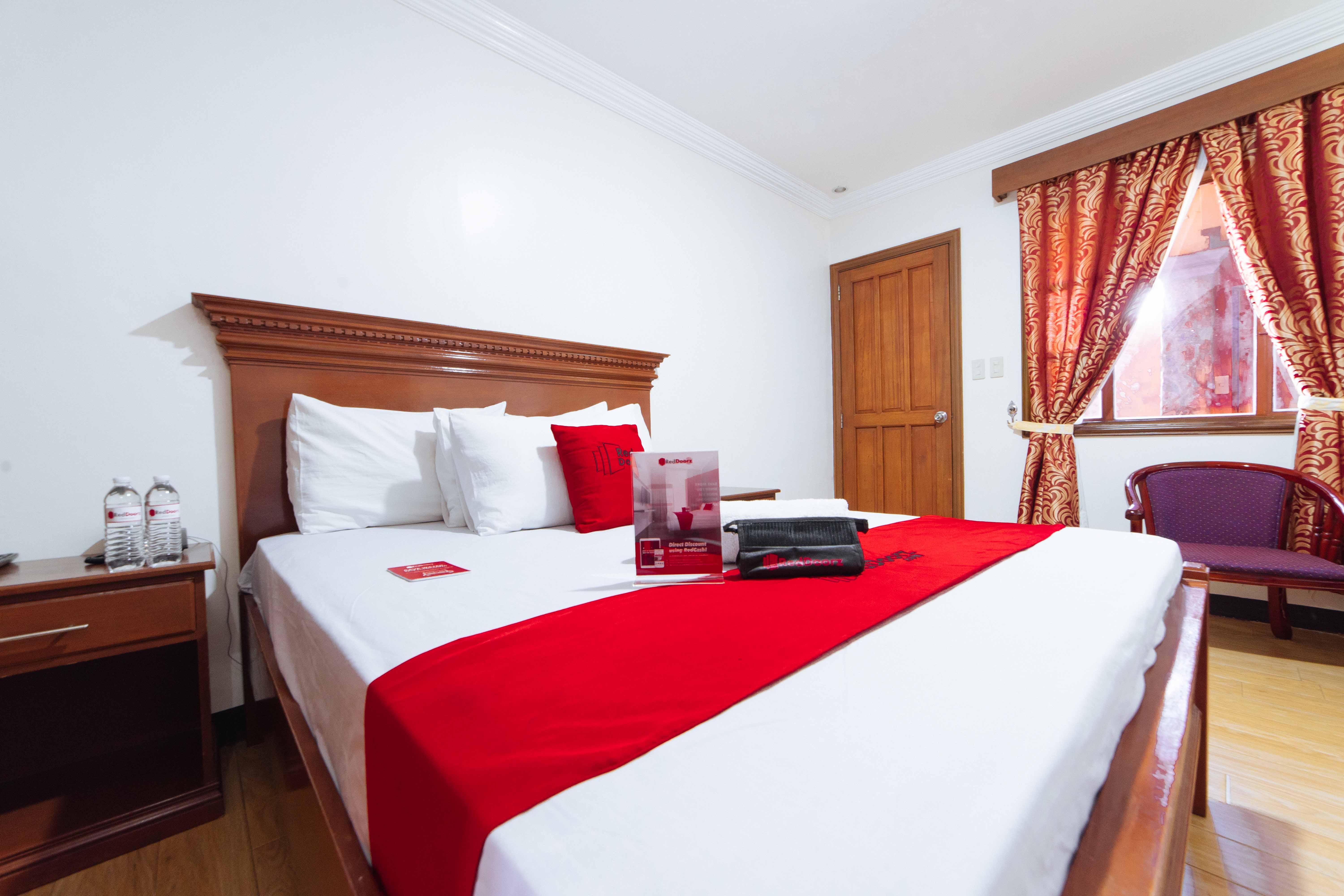 Reddoorz Plus @ Starhomes Olivianville Tarlac City Eksteriør billede