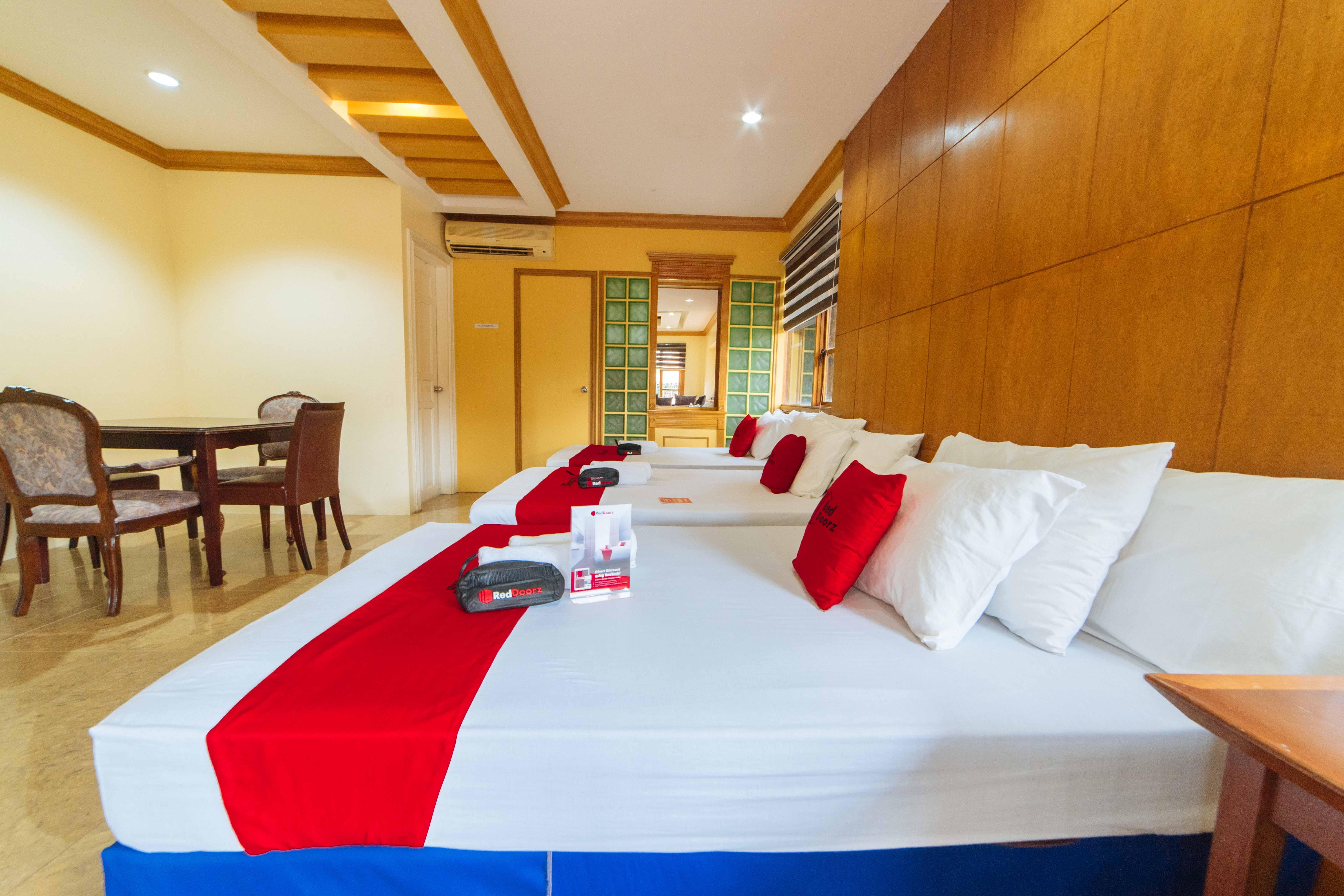 Reddoorz Plus @ Starhomes Olivianville Tarlac City Eksteriør billede
