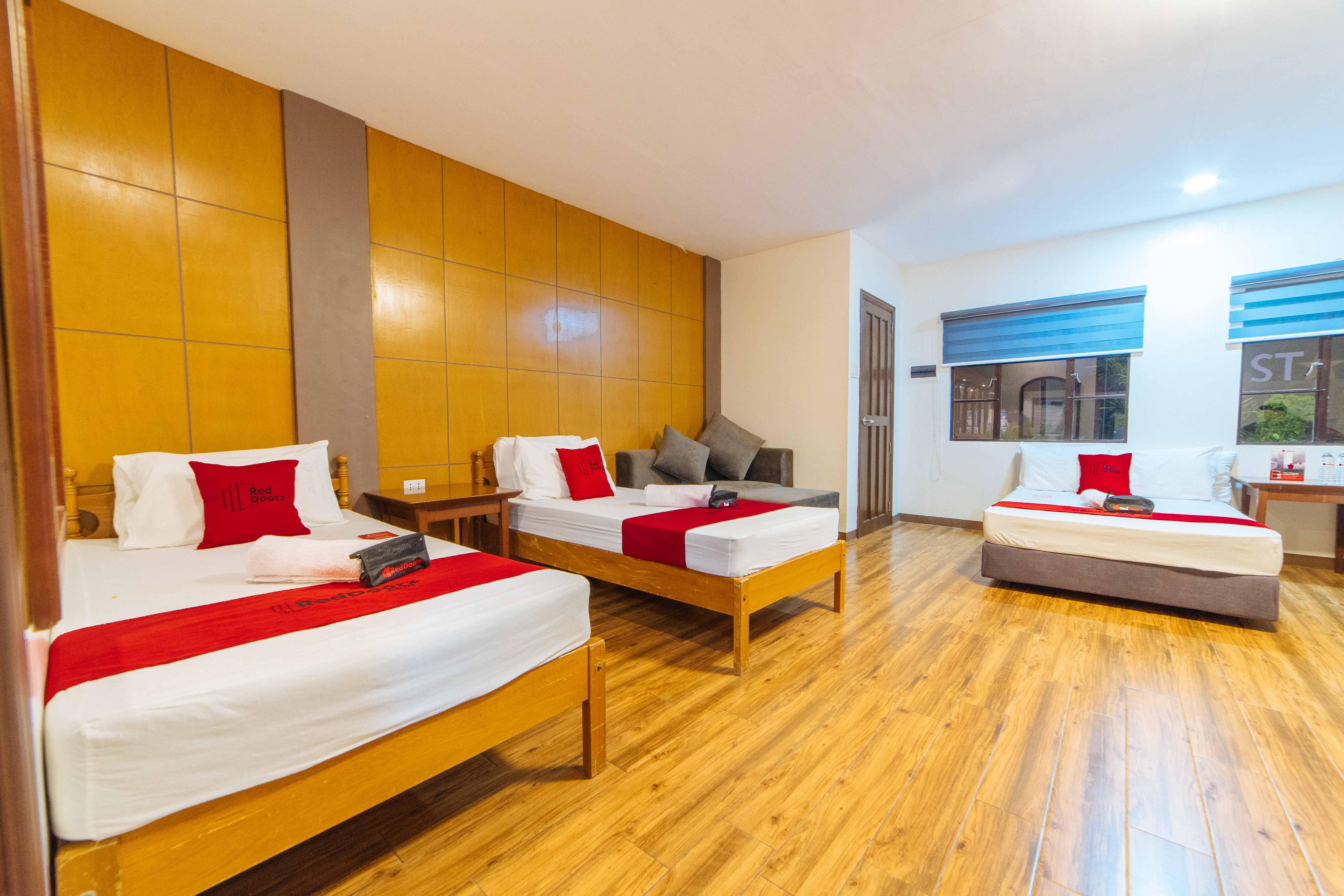 Reddoorz Plus @ Starhomes Olivianville Tarlac City Eksteriør billede