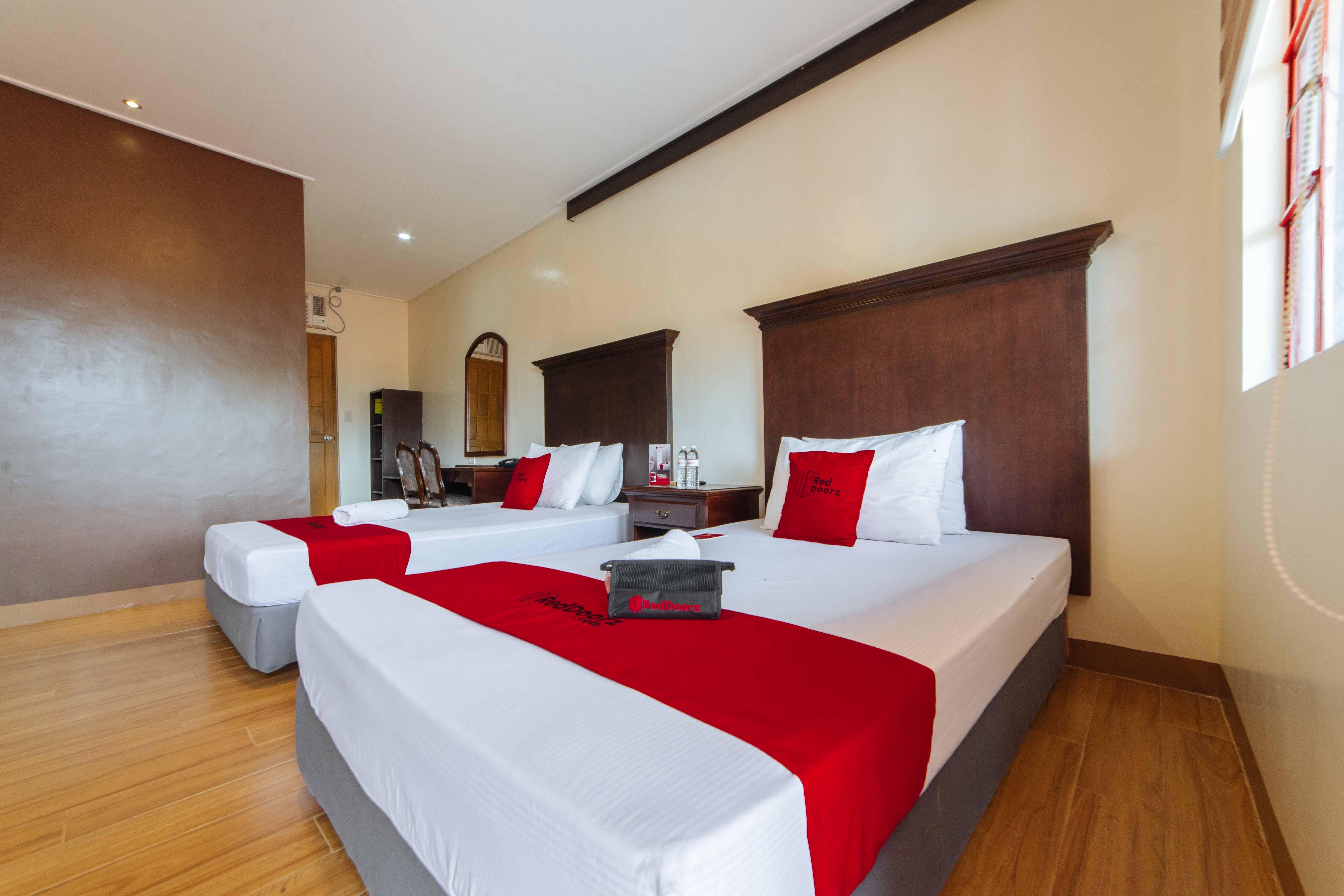 Reddoorz Plus @ Starhomes Olivianville Tarlac City Eksteriør billede