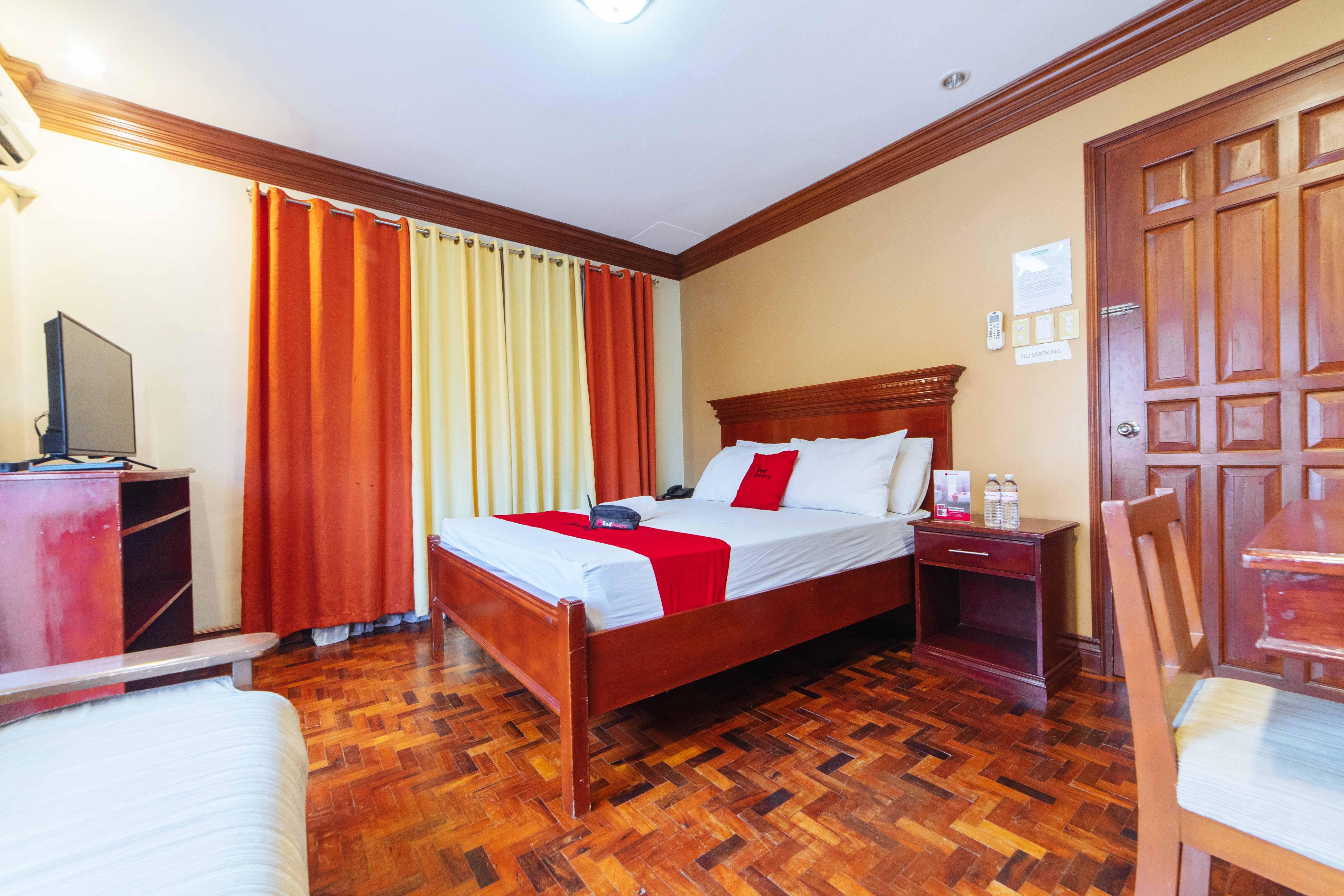 Reddoorz Plus @ Starhomes Olivianville Tarlac City Eksteriør billede