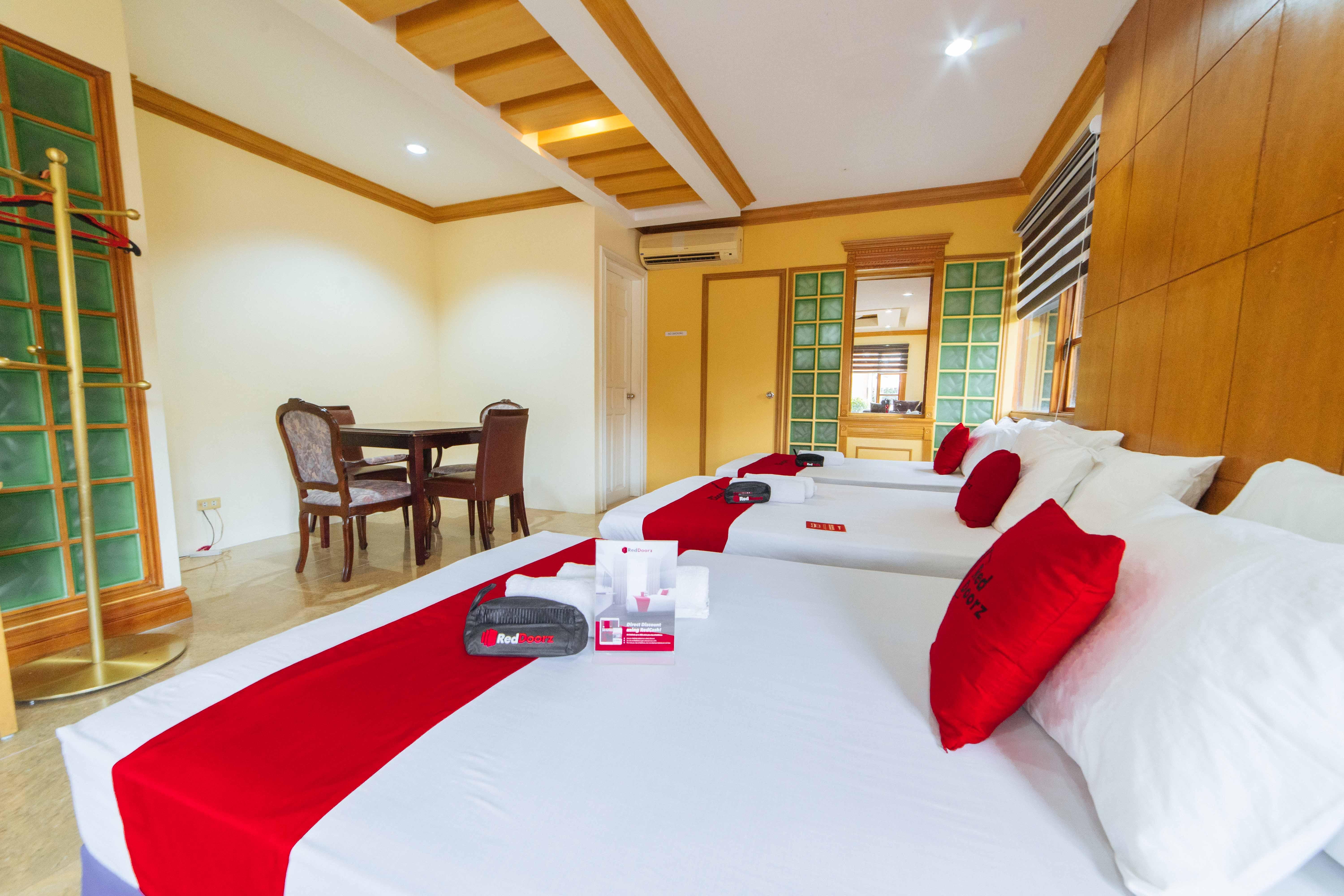 Reddoorz Plus @ Starhomes Olivianville Tarlac City Eksteriør billede