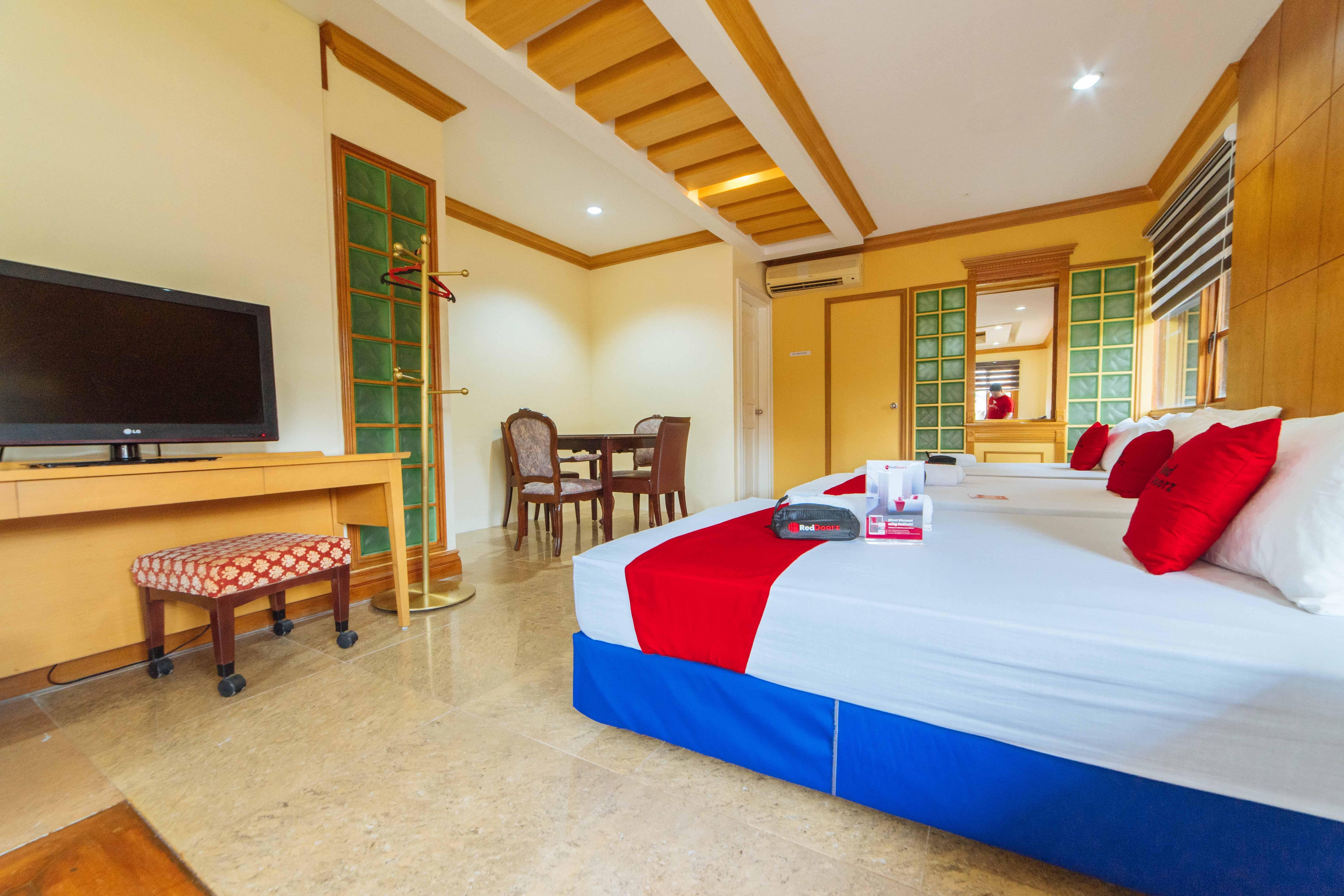 Reddoorz Plus @ Starhomes Olivianville Tarlac City Eksteriør billede