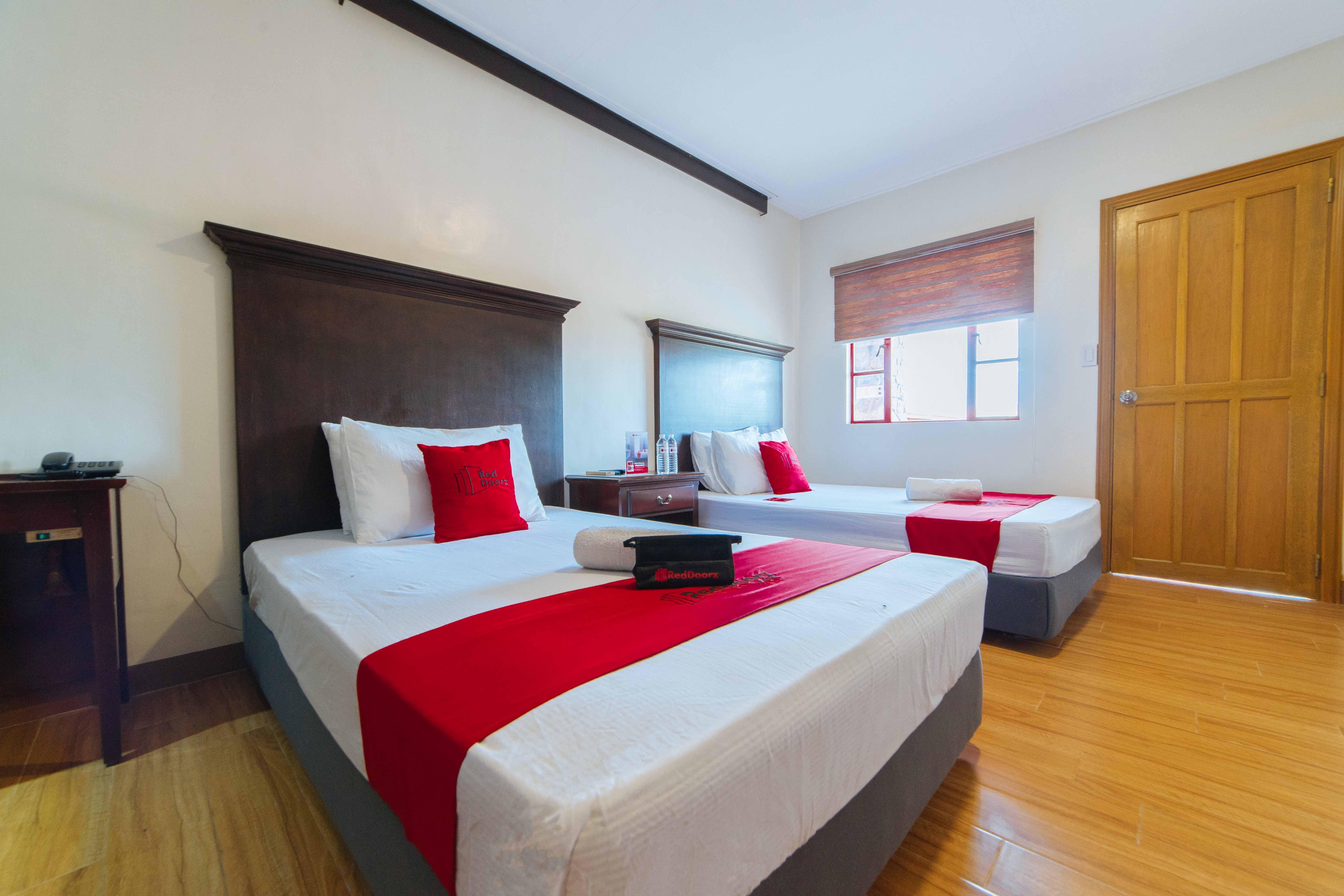 Reddoorz Plus @ Starhomes Olivianville Tarlac City Eksteriør billede