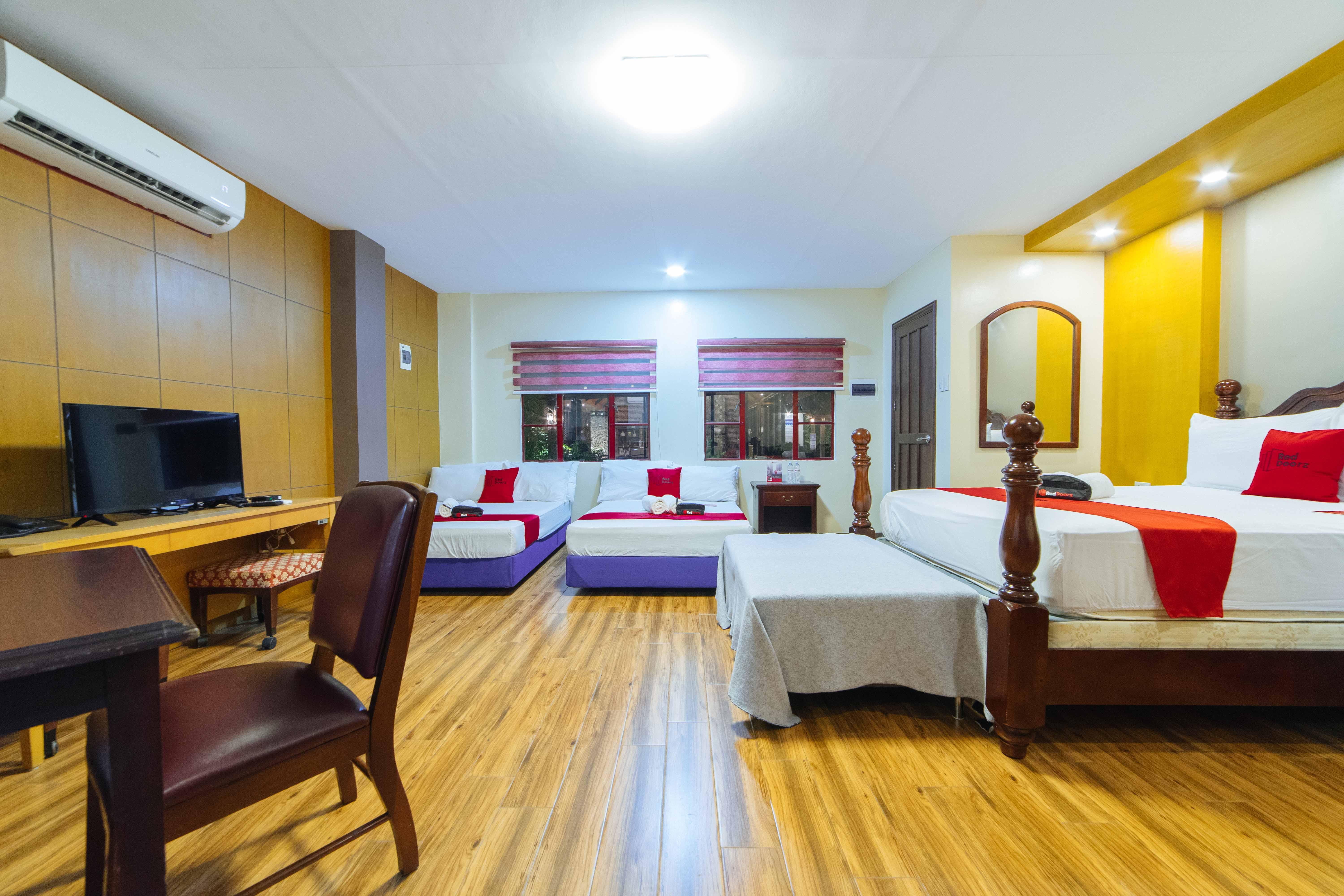 Reddoorz Plus @ Starhomes Olivianville Tarlac City Eksteriør billede