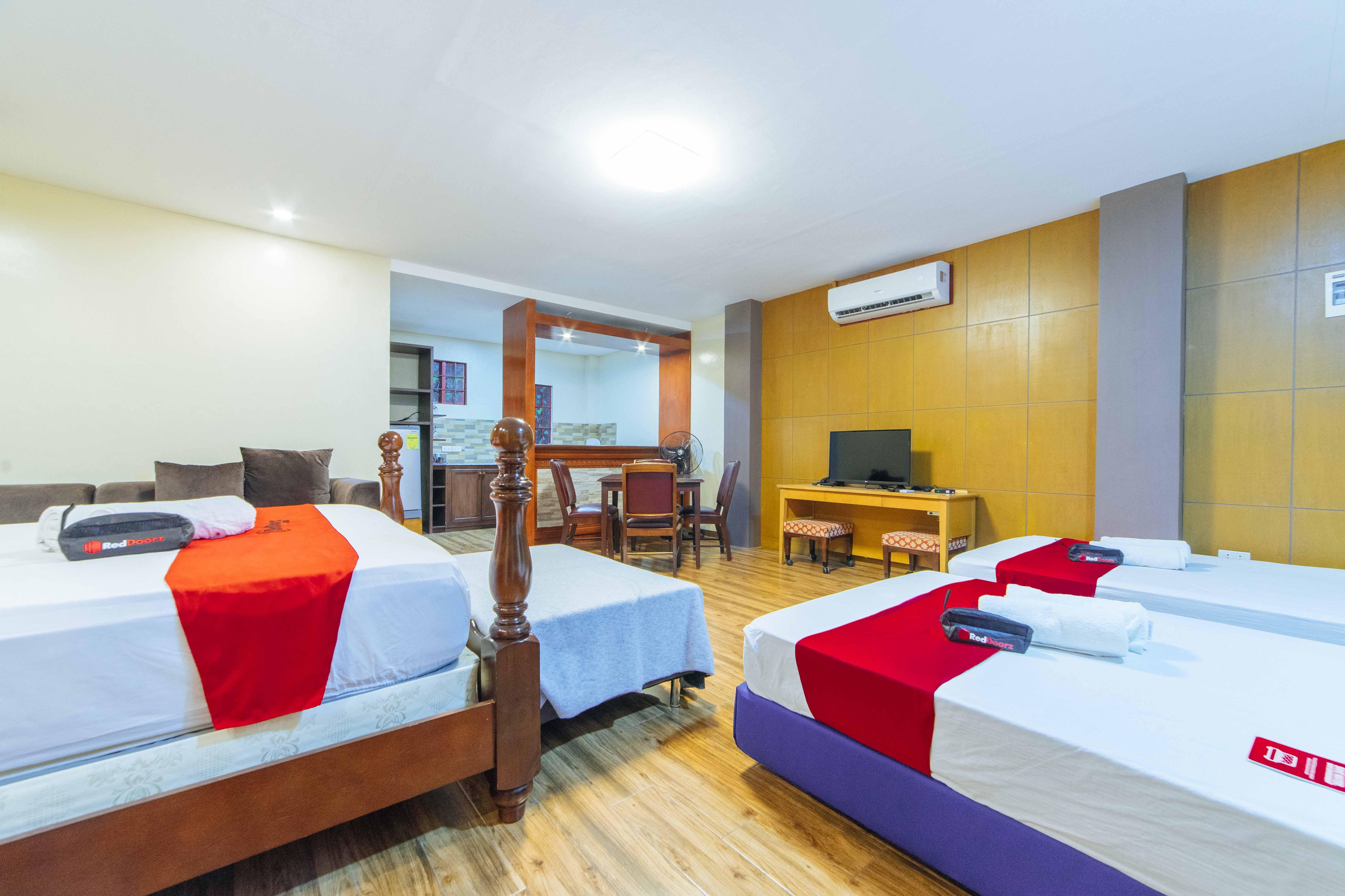 Reddoorz Plus @ Starhomes Olivianville Tarlac City Eksteriør billede